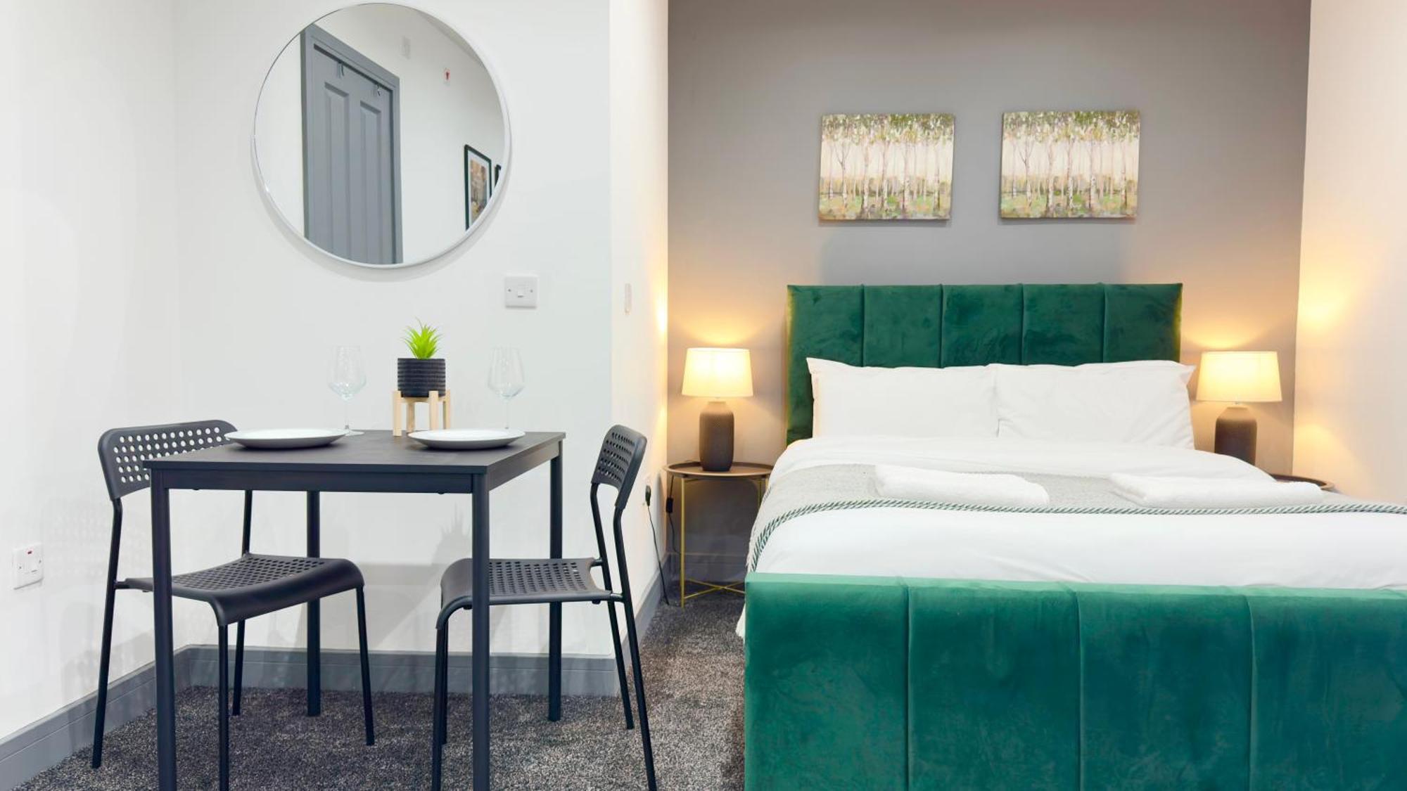 Rnm - Upgraded Business Stay For Travelling Contractors, All Amenities, Private Access Entire Place, Kitchen & Washroom, Smart Tv, Easy Access, Parking Nearby Cradley Heath ภายนอก รูปภาพ