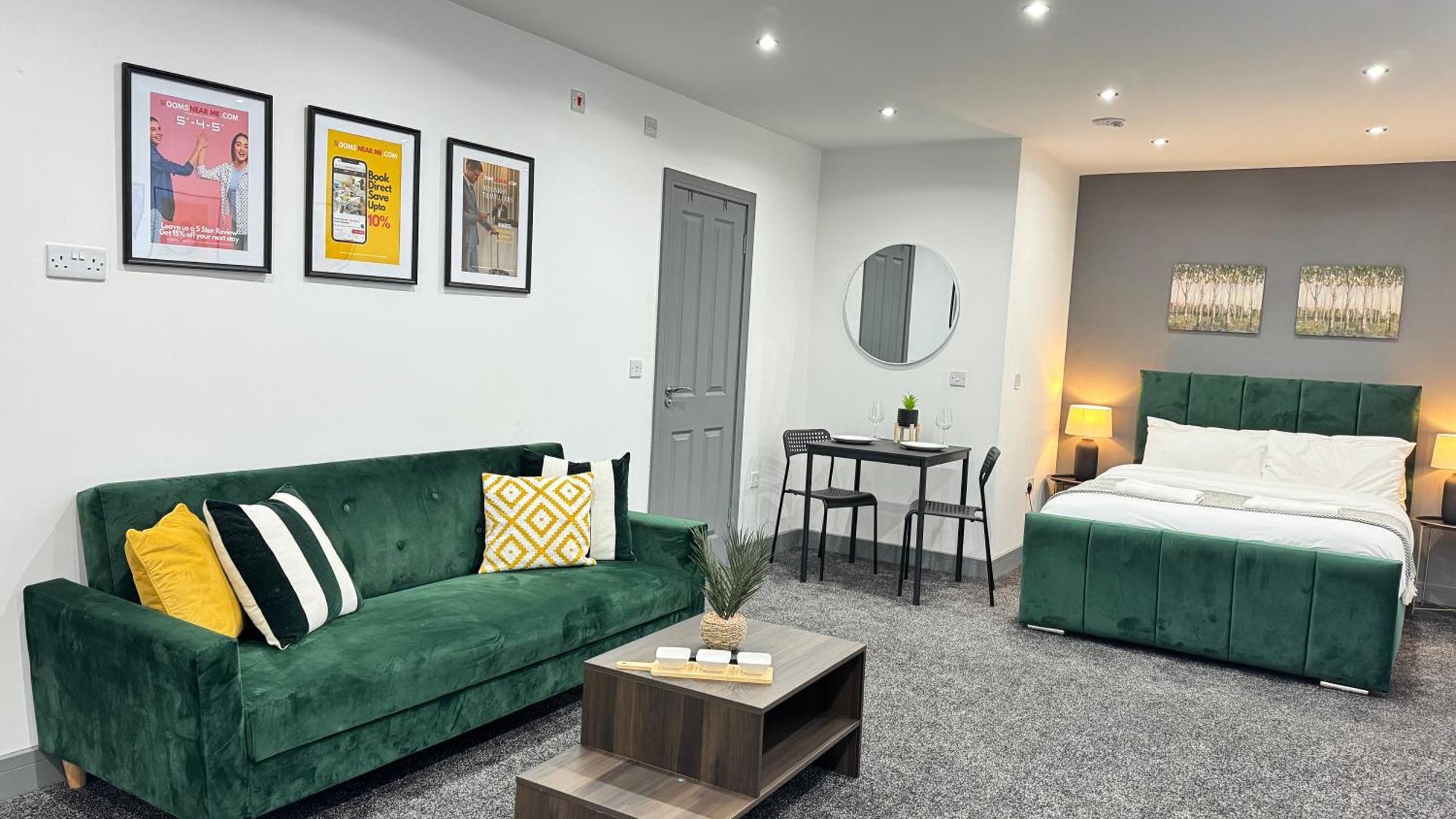 Rnm - Upgraded Business Stay For Travelling Contractors, All Amenities, Private Access Entire Place, Kitchen & Washroom, Smart Tv, Easy Access, Parking Nearby Cradley Heath ภายนอก รูปภาพ