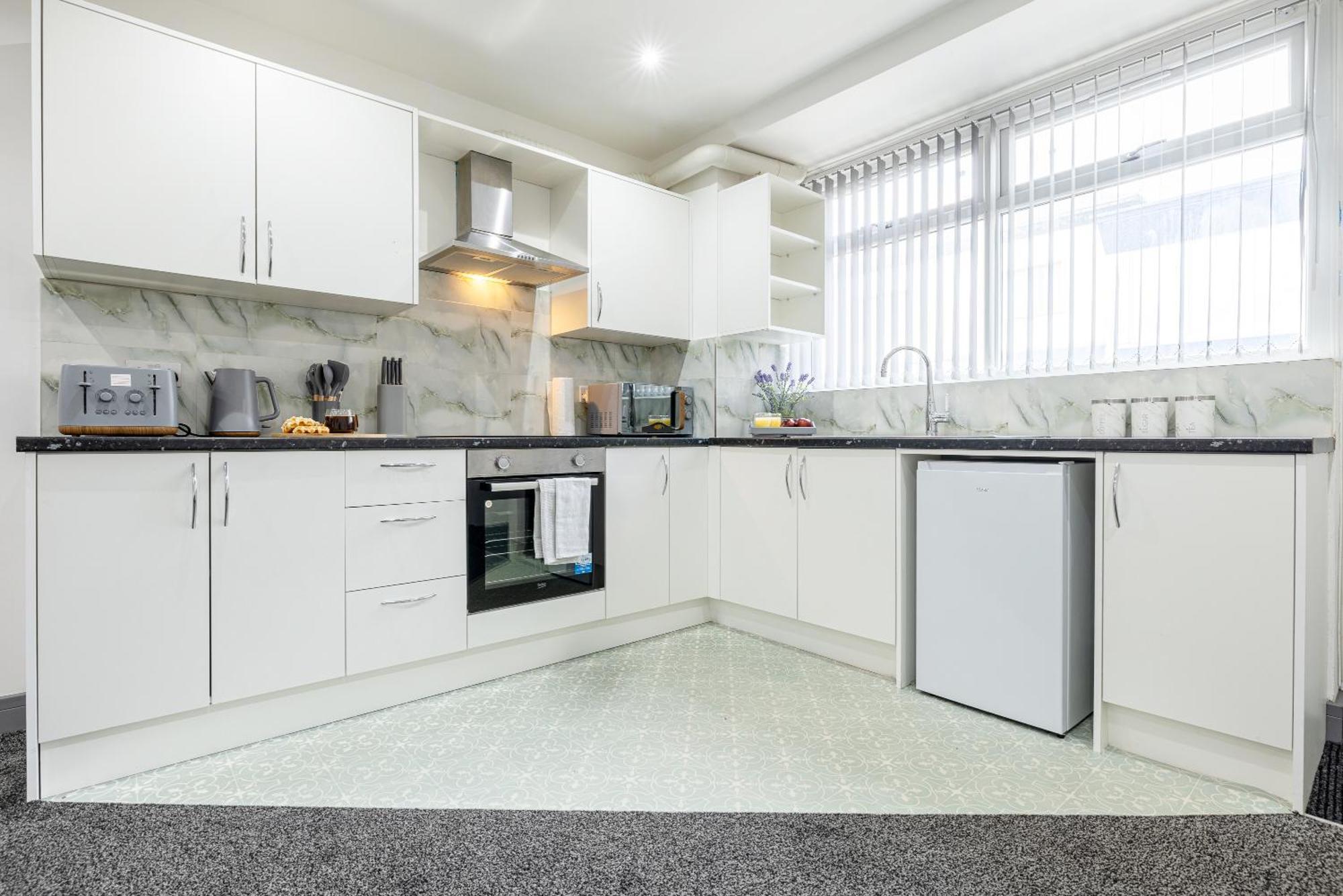 Rnm - Upgraded Business Stay For Travelling Contractors, All Amenities, Private Access Entire Place, Kitchen & Washroom, Smart Tv, Easy Access, Parking Nearby Cradley Heath ภายนอก รูปภาพ