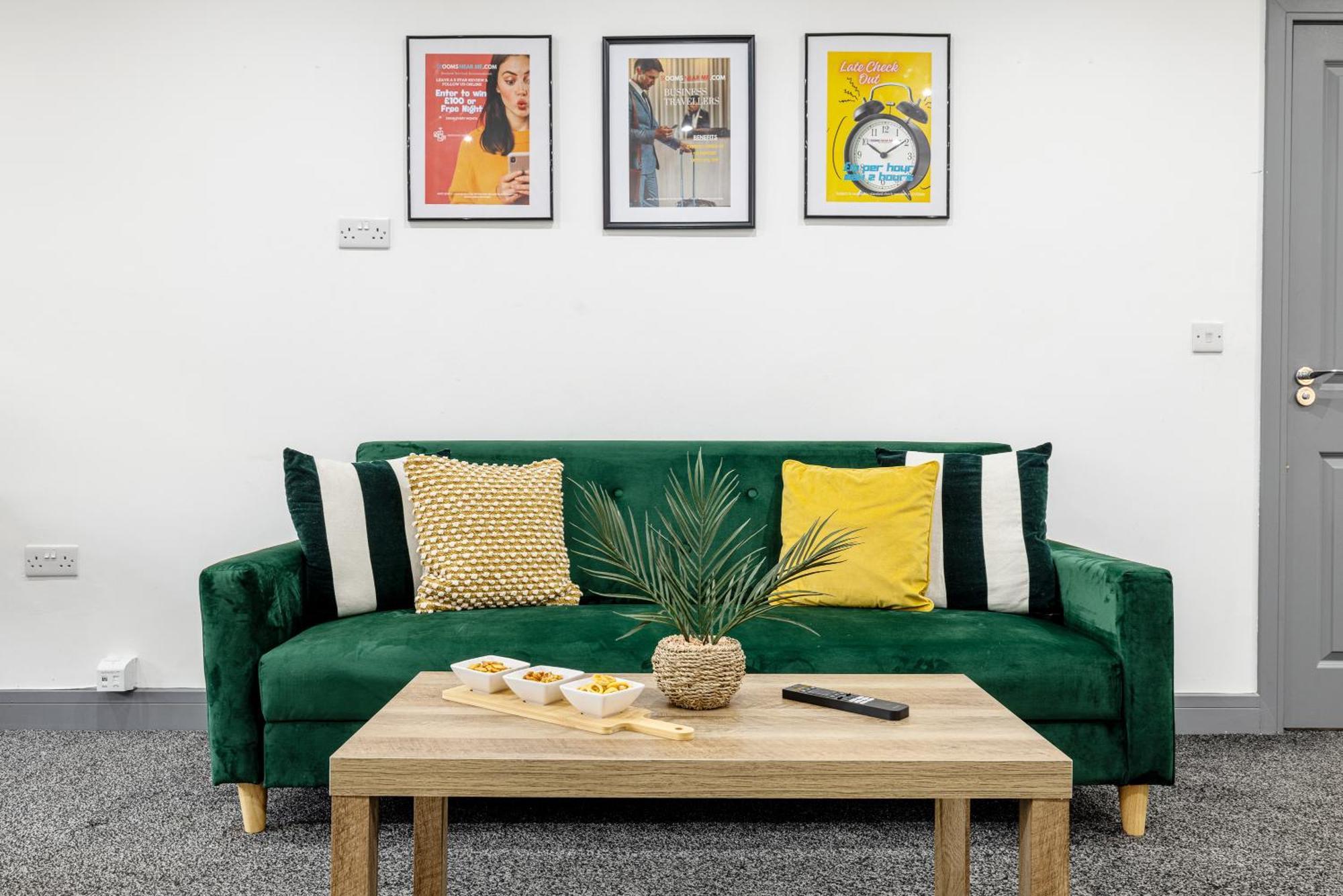 Rnm - Upgraded Business Stay For Travelling Contractors, All Amenities, Private Access Entire Place, Kitchen & Washroom, Smart Tv, Easy Access, Parking Nearby Cradley Heath ภายนอก รูปภาพ