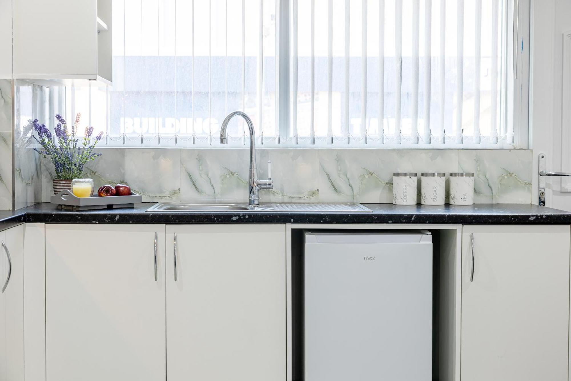 Rnm - Upgraded Business Stay For Travelling Contractors, All Amenities, Private Access Entire Place, Kitchen & Washroom, Smart Tv, Easy Access, Parking Nearby Cradley Heath ภายนอก รูปภาพ