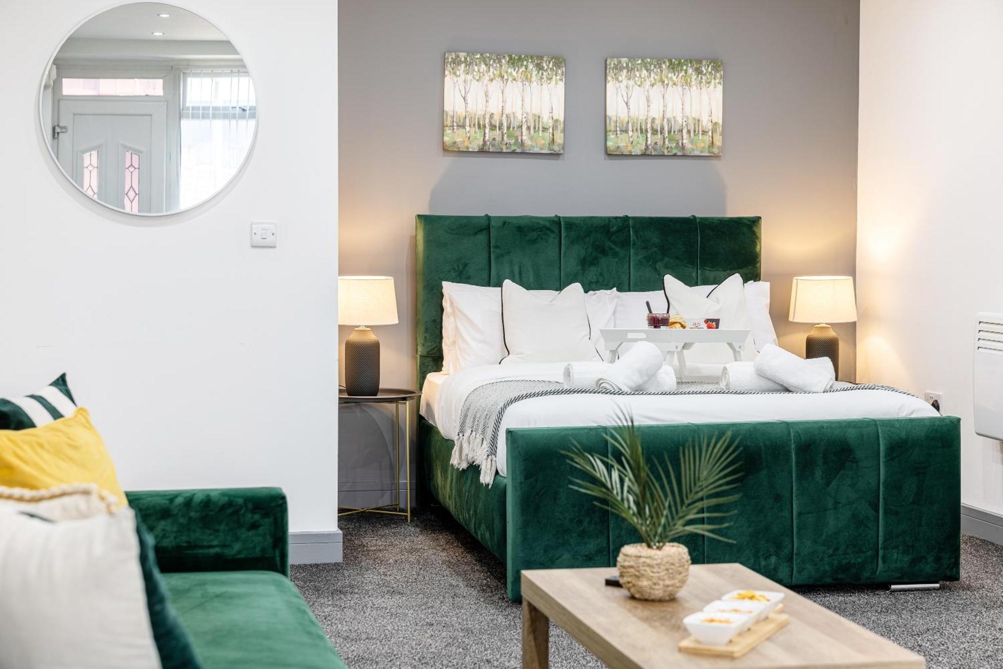 Rnm - Upgraded Business Stay For Travelling Contractors, All Amenities, Private Access Entire Place, Kitchen & Washroom, Smart Tv, Easy Access, Parking Nearby Cradley Heath ภายนอก รูปภาพ