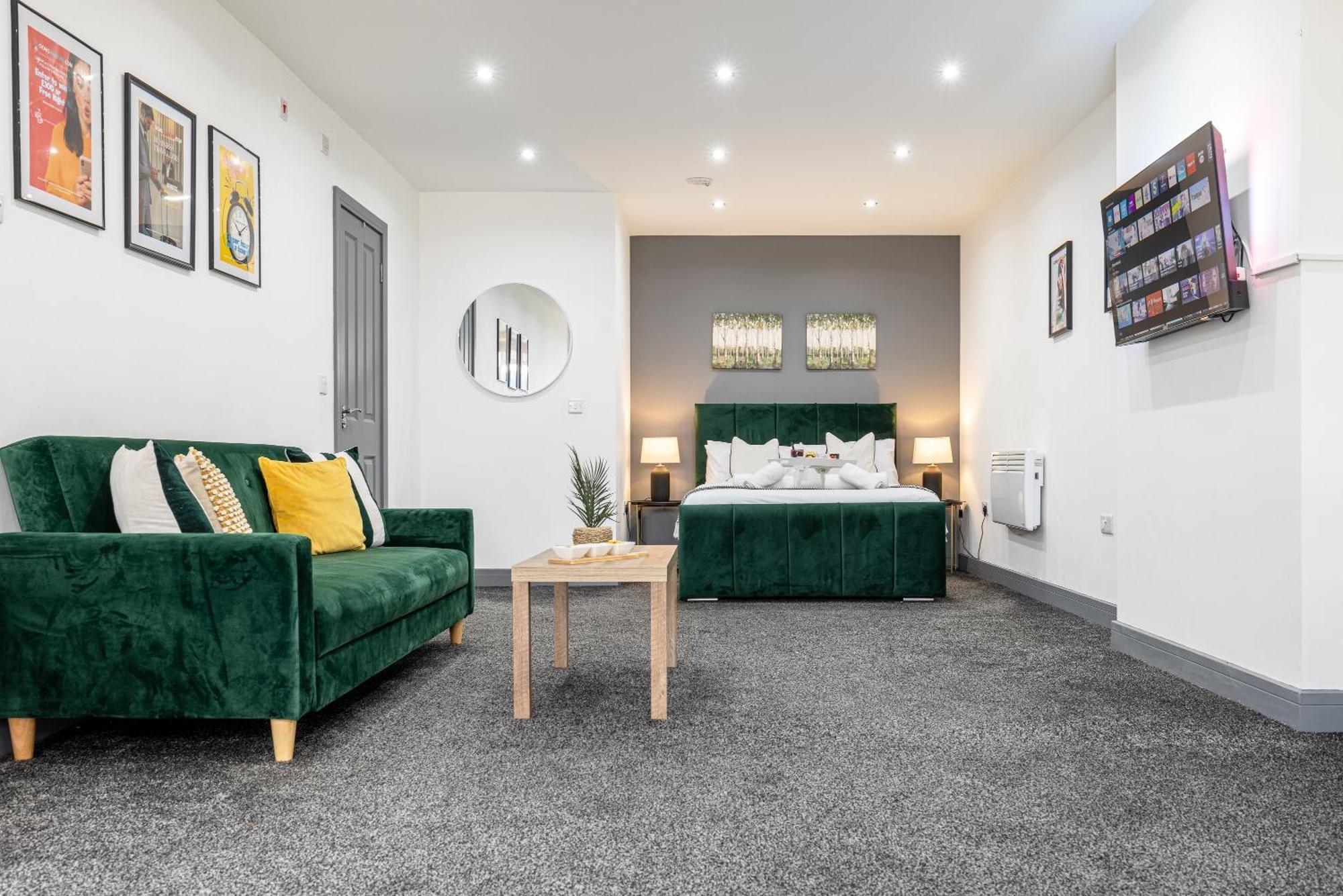 Rnm - Upgraded Business Stay For Travelling Contractors, All Amenities, Private Access Entire Place, Kitchen & Washroom, Smart Tv, Easy Access, Parking Nearby Cradley Heath ภายนอก รูปภาพ