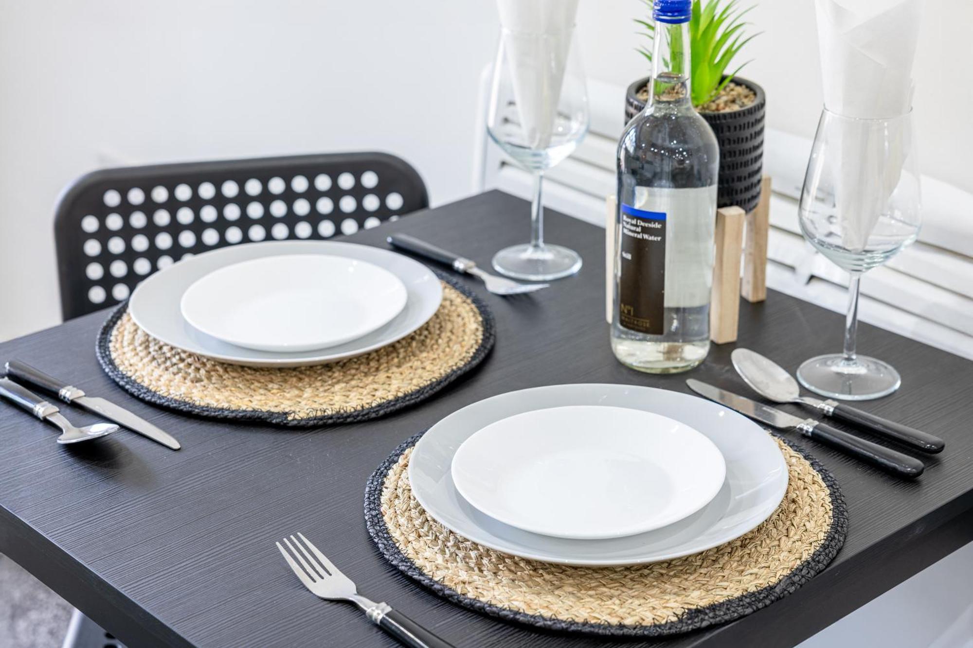 Rnm - Upgraded Business Stay For Travelling Contractors, All Amenities, Private Access Entire Place, Kitchen & Washroom, Smart Tv, Easy Access, Parking Nearby Cradley Heath ภายนอก รูปภาพ